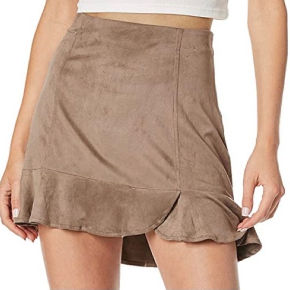 NWT Jack by BB Dakota Taupe Ruffle Skirt